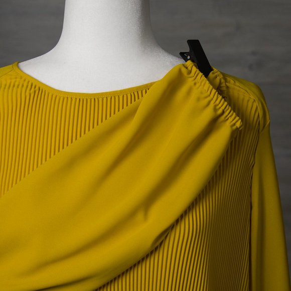 Luisa Cerano Mustard Pleated Blouse Women's 12 NWT - Picture 5 of 12